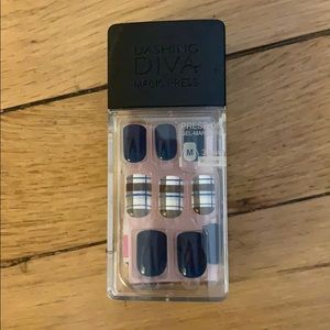 Dashing Diva Nails magic press